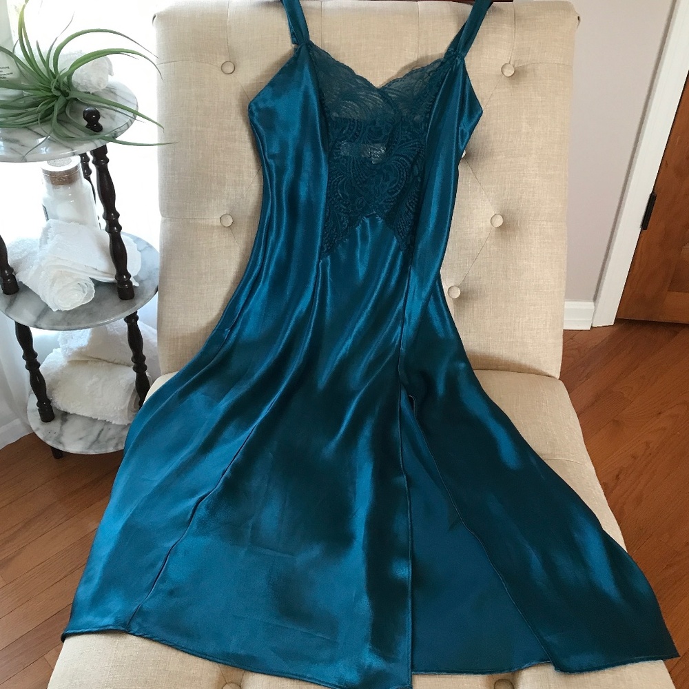 VINTAGE 90’S VICTORIA’S SECRET GOLD LABEL TEAL SATIN LACE SLIP CHEMISE NWOT